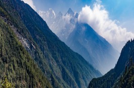 Dudhkoshi river valley - Everest Base Camp Trek
